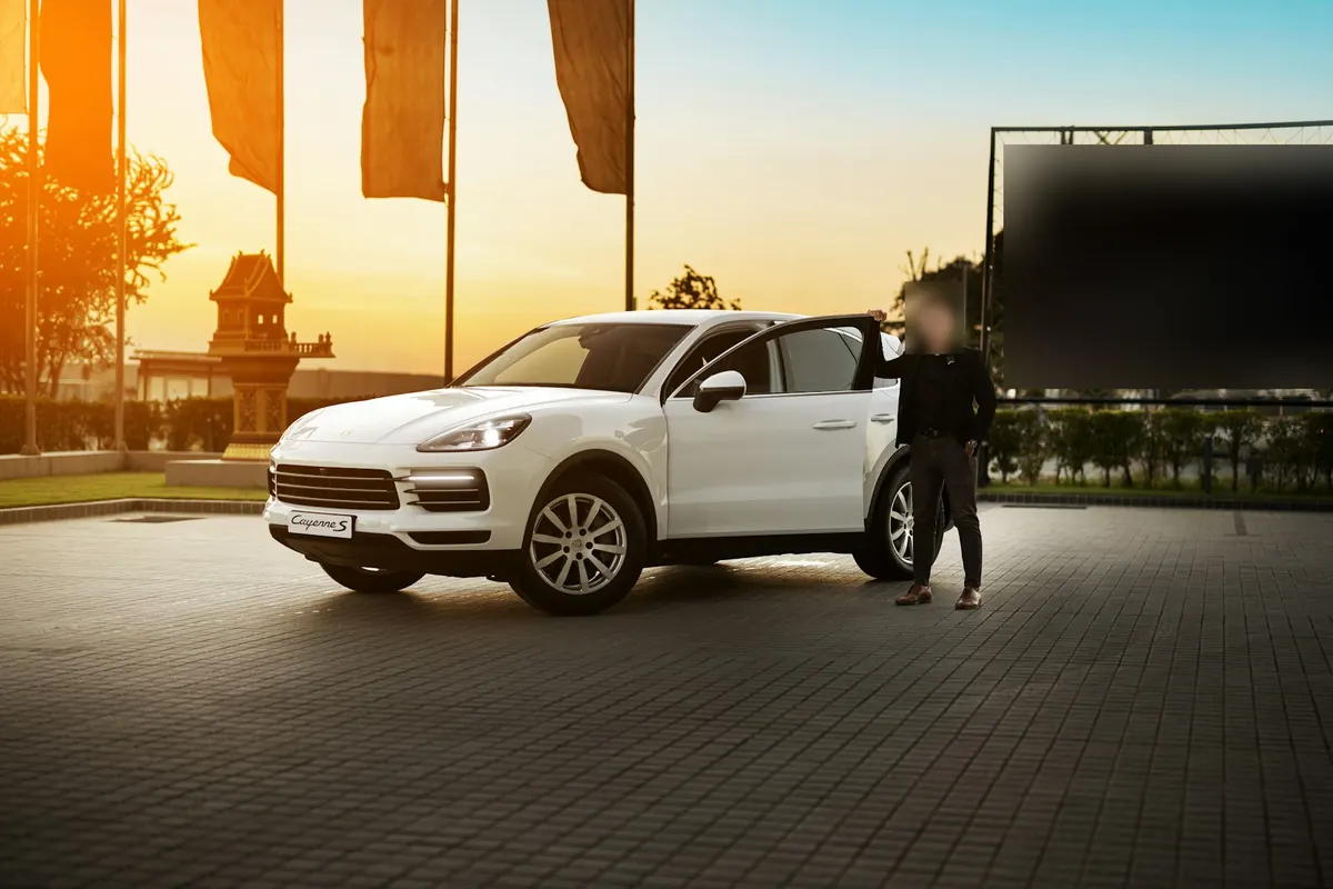 Front three-quarter view of a white Porsche Cayenne S (E3.1) at sunset